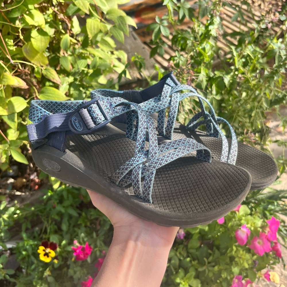 Chaco Cloud Black and Blue Strappy Sandals W7